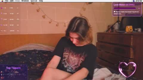 Snapshot of kuntboyzworld chatting on October 29, 8:21 pm Krypto hethey online show from October 29, 8:21 pm