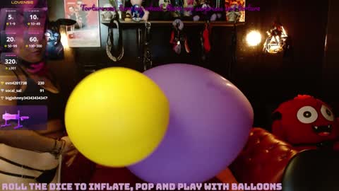 Snapshot of kureiji_fetish chatting on December 27, 1:39 pm Fetiche Woman online show from December 27, 1:39 pm