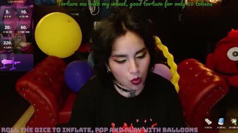 Snapshot of kureiji_fetish chatting on January 4, 4:23 am Fetiche Woman online show from January 4, 4:23 am