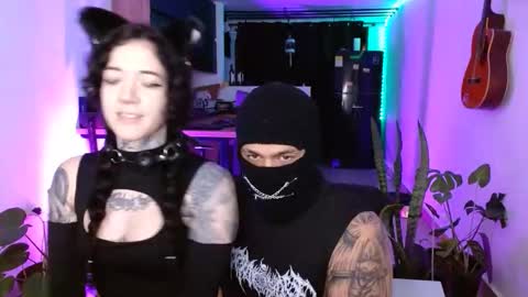 kuro_shir0 online show from April 11, 1:54 am