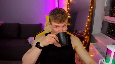 kurt_hanssen online show from April 19, 6:21 pm