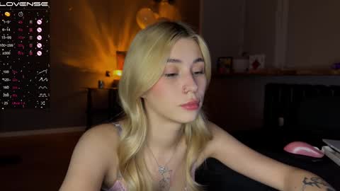 Snapshot of kurtsarah chatting on February 25, 9:24 pm deepthroat princess  online show from February 25, 9:24 pm