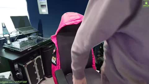 Snapshot of kuruptxxx chatting on January 3, 5:42 pm kuruptxxx online show from January 3, 5:42 pm