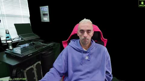 Snapshot of kuruptxxx chatting on January 4, 8:16 pm kuruptxxx online show from January 4, 8:16 pm