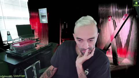 Snapshot of kuruptxxx chatting on January 9, 8:01 pm kuruptxxx online show from January 9, 8:01 pm