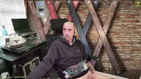 Snapshot of kuruptxxx chatting on January 18, 5:37 pm kuruptxxx online show from January 18, 5:37 pm