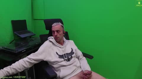 Snapshot of kuruptxxx chatting on February 13, 8:45 pm kuruptxxx online show from February 13, 8:45 pm