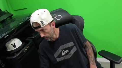 Snapshot of kuruptxxx chatting on October 8, 6:38 pm kuruptxxx online show from October 8, 6:38 pm