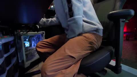 Snapshot of kuruptxxx chatting on October 25, 1:18 pm kuruptxxx online show from October 25, 1:18 pm