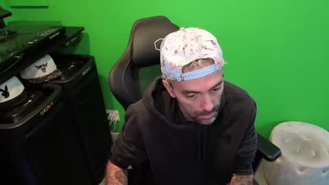 Snapshot of kuruptxxx chatting on November 12, 6:08 pm kuruptxxx online show from November 12, 6:08 pm