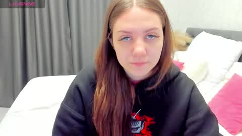 Snapshot of kvetachka chatting on December 4, 12:41 am Kvetachka Thu-Sun 0900am-1500pmGTM2 online show from December 4, 12:41 am