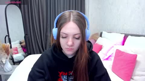 Snapshot of kvetachka chatting on December 8, 12:18 am Kvetachka Thu-Sun 0900am-1500pmGTM2 online show from December 8, 12:18 am