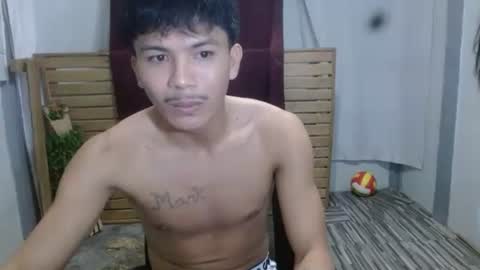 kyle_lourence online show from April 22, 3:13 pm