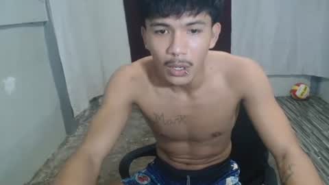 kyle_lourence online show from May 7, 11:59 am