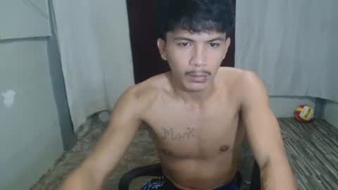 kyle_lourence online show from May 8, 8:14 pm