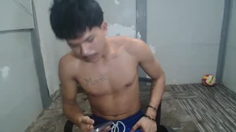 kyle_lourence online show from May 12, 1:47 am