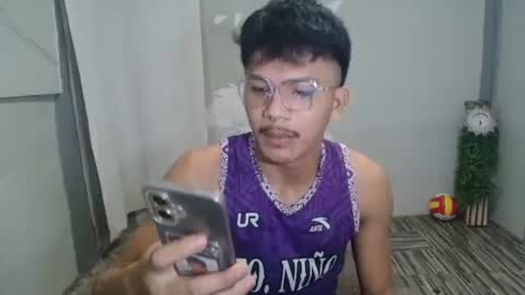 kyle_lourence online show from May 23, 10:52 am