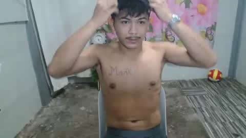 kyle_lourence online show from June 2, 4:14 am