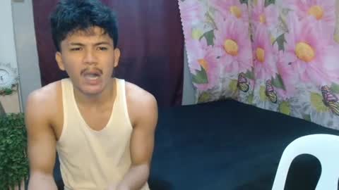 kyle_lourence online show from June 29, 9:48 pm