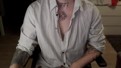 Snapshot of kyle_tattoo chatting on February 15, 6:26 pm kyle online show from February 15, 6:26 pm