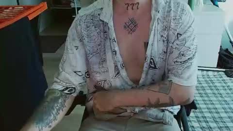 Snapshot of kyle_tattoo chatting on August 1, 8:24 am kyle online show from August 1, 8:24 am