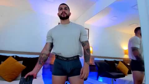 kylenorth_ online show from October 1, 6:14 pm