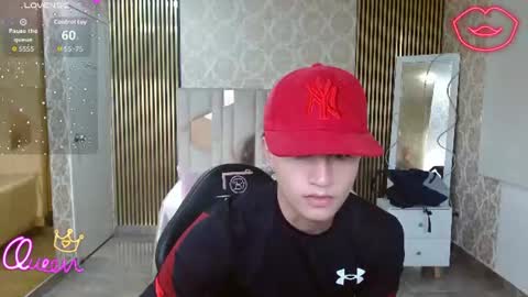 kyler_tay online show from June 12, 11:53 am