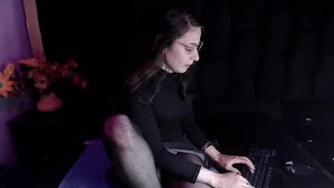 kylie_bloom online show from November 16, 11:21 pm