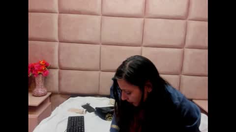 kylie_bloom online show from November 27, 9:17 pm