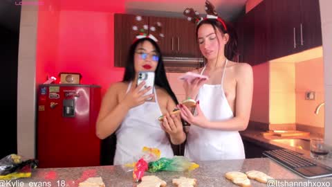 Kylie online show from December 2, 1:25 am