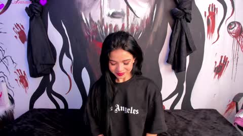 Snapshot of kylie_foxx1 chatting on December 10, 1:00 pm submissive demon Please help me to reach 500 thumbs up online show from December 10, 1:00 pm