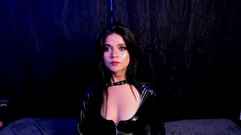 Snapshot of kylie_foxx1 chatting on January 27, 10:49 pm submissive demon Please help me to reach 500 thumbs up online show from January 27, 10:49 pm
