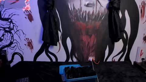 Snapshot of kylie_foxx1 chatting on February 25, 2:36 am submissive demon Please help me to reach 500 thumbs up online show from February 25, 2:36 am