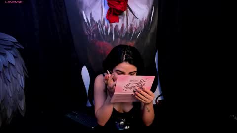 Snapshot of kylie_foxx1 chatting on September 8, 8:08 pm submissive demon Please help me to reach 500 thumbs up online show from September 8, 8:08 pm