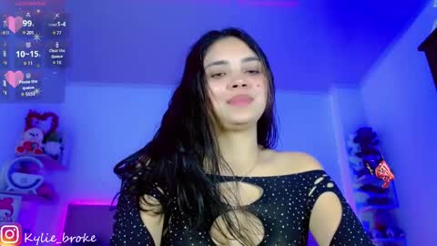 k ylie online show from February 1, 9:29 pm