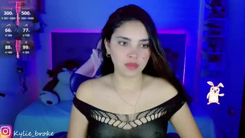 k ylie online show from February 10, 9:25 pm