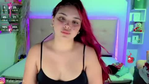 Snapshot of kylie_hottt_ chatting on April 27, 10:19 pm k ylie online show from April 27, 10:19 pm