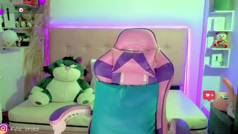 Snapshot of kylie_hottt_ chatting on May 2, 10:37 pm k ylie online show from May 2, 10:37 pm
