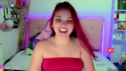 Snapshot of kylie_hottt_ chatting on May 23, 12:38 am k ylie online show from May 23, 12:38 am