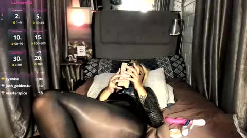 Snapshot of kylie_iyutera chatting on January 16, 8:33 am kylie online show from January 16, 8:33 am