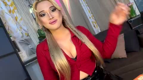 Snapshot of kylie_iyutera chatting on June 30, 11:22 am kylie online show from June 30, 11:22 am