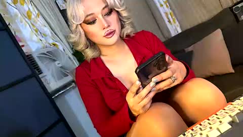 Snapshot of kylie_iyutera chatting on July 14, 3:51 pm kylie online show from July 14, 3:51 pm