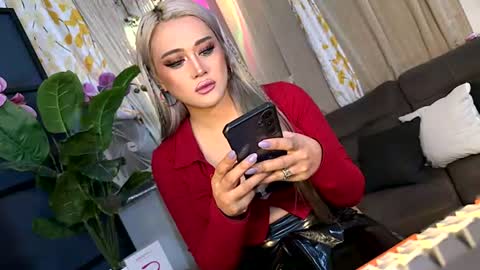 Snapshot of kylie_iyutera chatting on July 24, 8:56 am kylie online show from July 24, 8:56 am