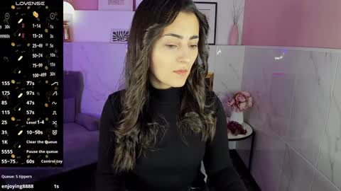 Snapshot of kylie_mellow chatting on January 19, 5:37 am Kylie online show from January 19, 5:37 am