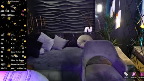 Snapshot of kylie_mellow chatting on February 8, 6:01 am Kylie online show from February 8, 6:01 am