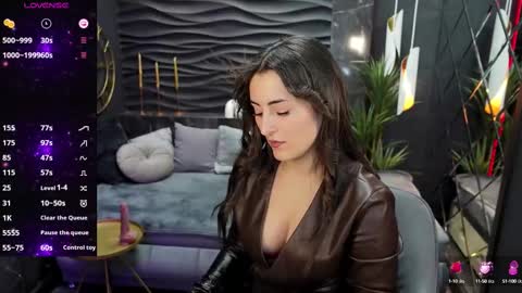 Snapshot of kylie_mellow chatting on February 15, 12:43 pm Kylie online show from February 15, 12:43 pm