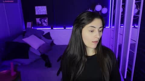 Snapshot of kylie_mellow chatting on March 9, 5:33 am Kylie online show from March 9, 5:33 am