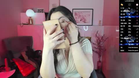 Snapshot of kylie_mellow chatting on October 17, 5:43 am Kylie online show from October 17, 5:43 am