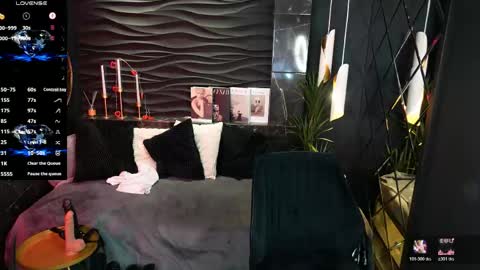 Kylie online show from April 20, 1:47 pm