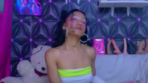 Snapshot of kylie_moan chatting on October 29, 5:42 am KYLIE online show from October 29, 5:42 am